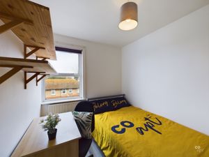 bed 5- click for photo gallery